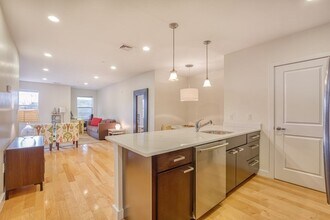 65 Beacon St in Somerville, MA - Building Photo - Building Photo