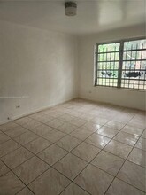 27 NE 43rd St in Miami, FL - Foto de edificio - Building Photo