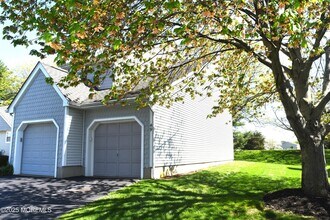 49 Poplar Pl in Freehold, NJ - Building Photo - Building Photo