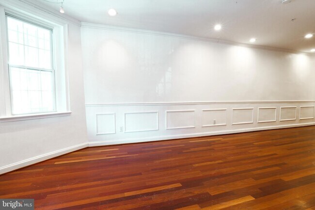 2721 13th St NW in Washington, DC - Foto de edificio - Building Photo