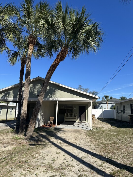 9243 A Overlook Dr., Unit 9243a Overlook Dr. in Temple Terrace, FL - Building Photo