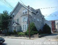 30 Bellevue Ave in Woonsocket, RI - Foto de edificio