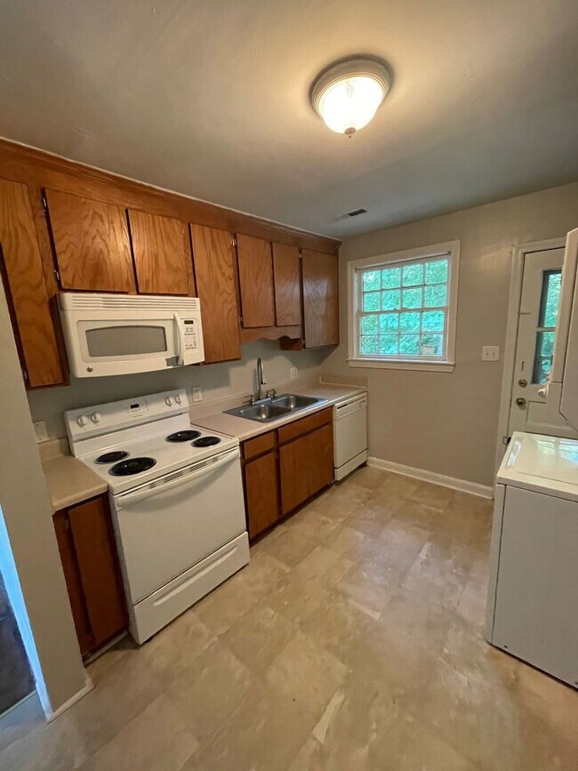 1407 W 1st St-Unit -1409 in Winston-Salem, NC - Building Photo - Building Photo