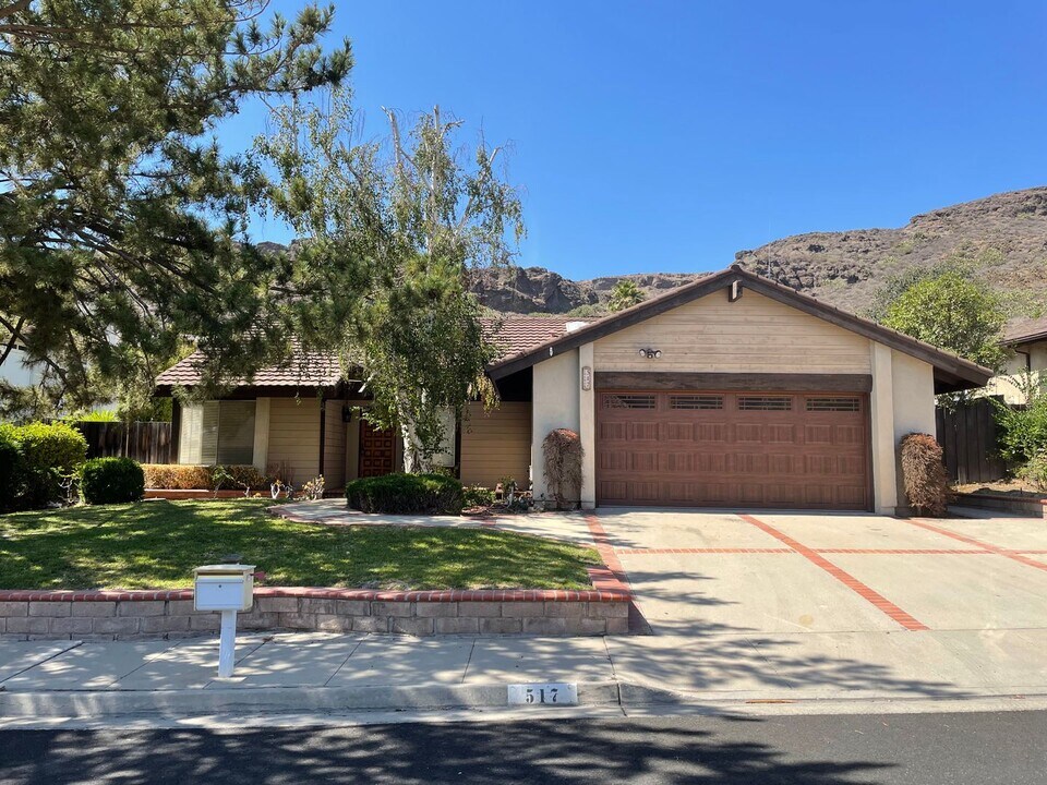 517 Raindance St in Thousand Oaks, CA - Foto de edificio