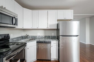 230 S Broadway-Unit -Apt 5 in Baltimore, MD - Foto de edificio - Building Photo