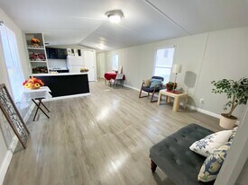 777 E Yerby St in Marshall, MO - Building Photo