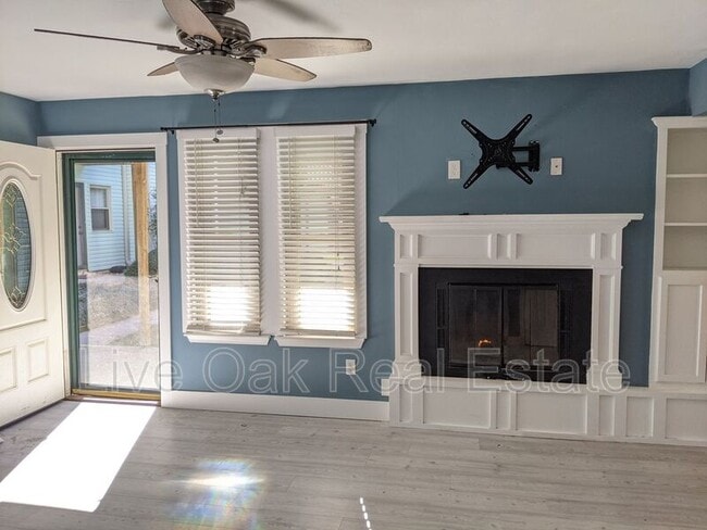 1311 E Ocean View Ave in Norfolk, VA - Foto de edificio - Building Photo