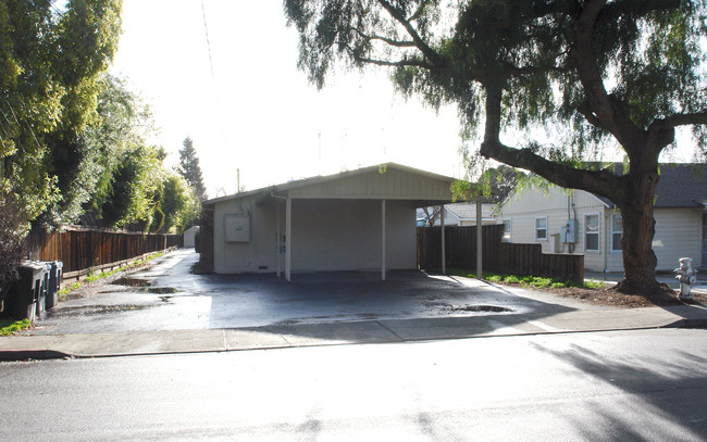 319 Sierra Vista Avenue in Mountain View, CA - Building Photo - Building Photo