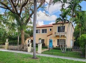 327 Menores Ave in Miami, FL - Building Photo - Building Photo