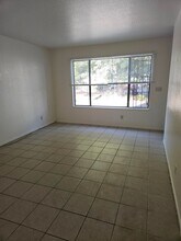 1509 Lynne Renee Ct in Modesto, CA - Foto de edificio - Building Photo