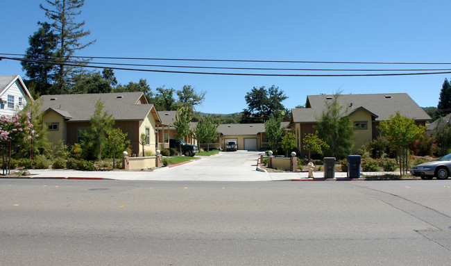 416 N Cloverdale Blvd in Cloverdale, CA - Building Photo - Building Photo