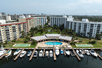 Sea Haven Condominiums in Pompano Beach, FL - Foto de edificio - Building Photo