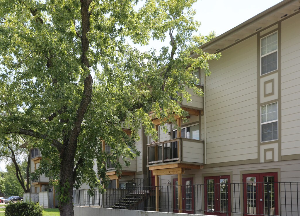 Briarwood Gardens Apartments in Grandview, MO