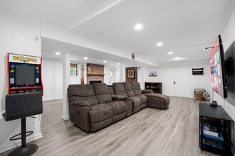 634 Pollard Rd in Clarksville, TN - Foto de edificio - Building Photo