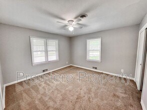4433 Sterling Ave in Kansas City, MO - Foto de edificio - Building Photo