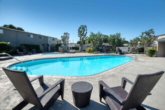 Valley Park in Fountain Valley, CA - Foto de edificio - Building Photo