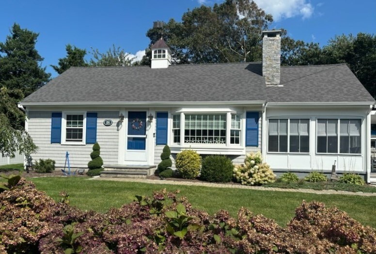 18 Lyndale Rd in Yarmouth, MA - Foto de edificio