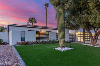 8618 E Vía De Encanto in Scottsdale, AZ - Building Photo - Building Photo