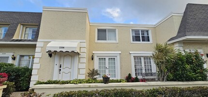 2206 NE 7th St in Hallandale Beach, FL - Building Photo - Building Photo