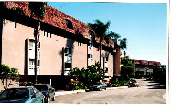 Crown Point Villa in San Diego, CA - Foto de edificio