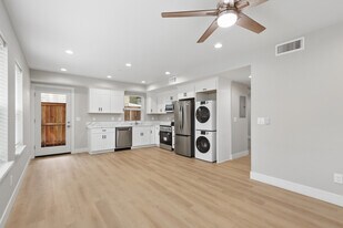 1823 Victorian Aly in Sacramento, CA - Building Photo