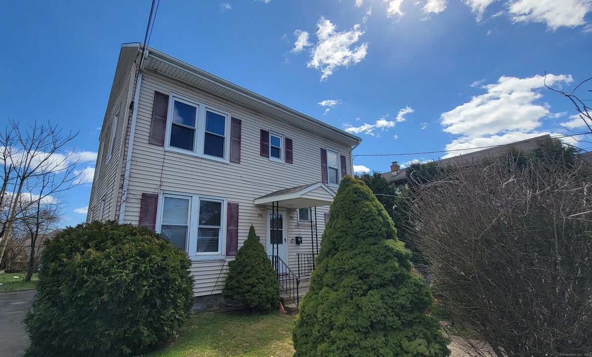 296 Bradley St in Bridgeport, CT - Building Photo