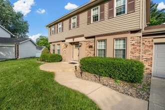 2010 Castlebar Dr in St. Louis, MO - Building Photo - Building Photo