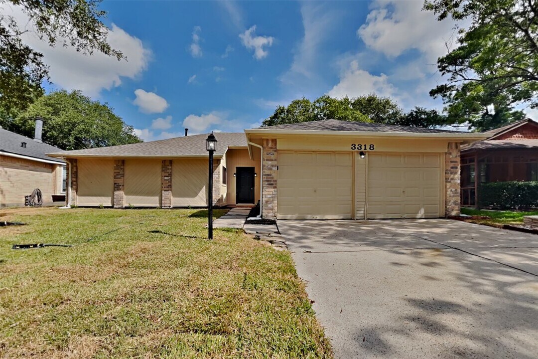 3318 Lockgate Dr in Spring, TX - Building Photo