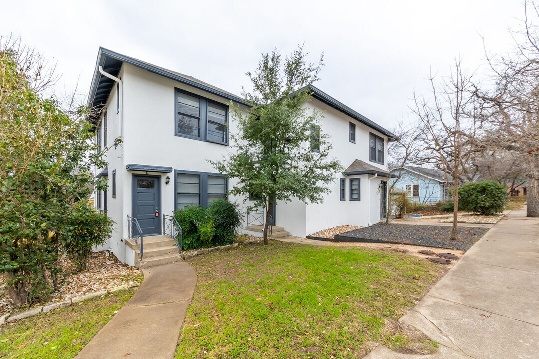 301 E 32nd St in Austin, TX - Building Photo