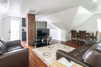 1 Harmony St, Unit D in Stonington, CT - Building Photo - Building Photo