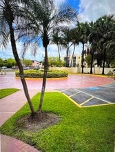 8120 Geneva Ct in Doral, FL - Building Photo - Building Photo