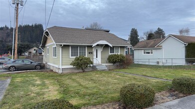 801 E Fairhaven Ave in Burlington, WA - Building Photo - Building Photo