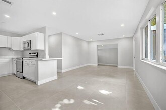 5680 NE 7th Terrace in Fort Lauderdale, FL - Building Photo - Building Photo