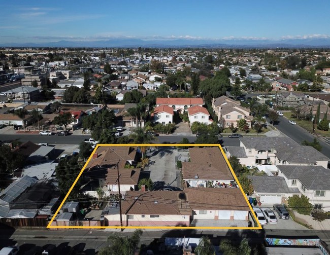 4+1 Single Story Units in Westminster in Westminster, CA - Building Photo - Other