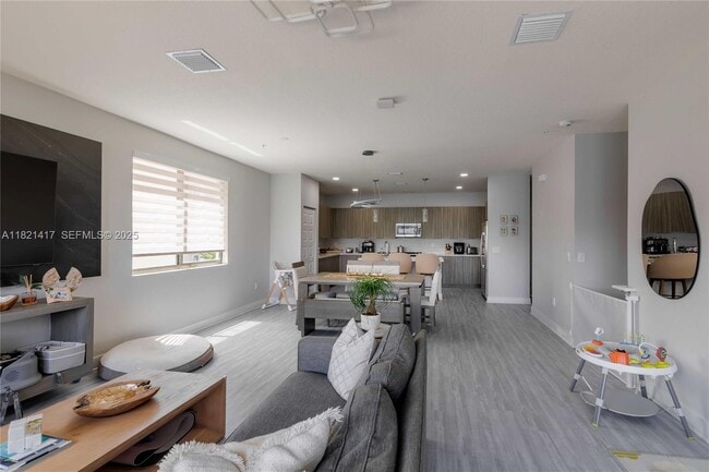 4714 NW 84th Ct in Doral, FL - Building Photo - Building Photo