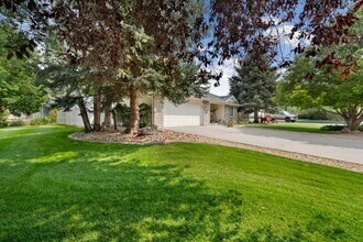 709 Jay Ave in Johnstown, CO - Foto de edificio - Building Photo