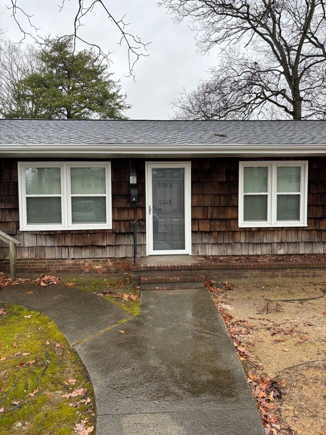 property at 2418 Huntington Rd
