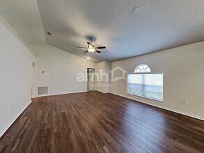 2946 Mingo Dr in Land O Lakes, FL - Foto de edificio - Building Photo