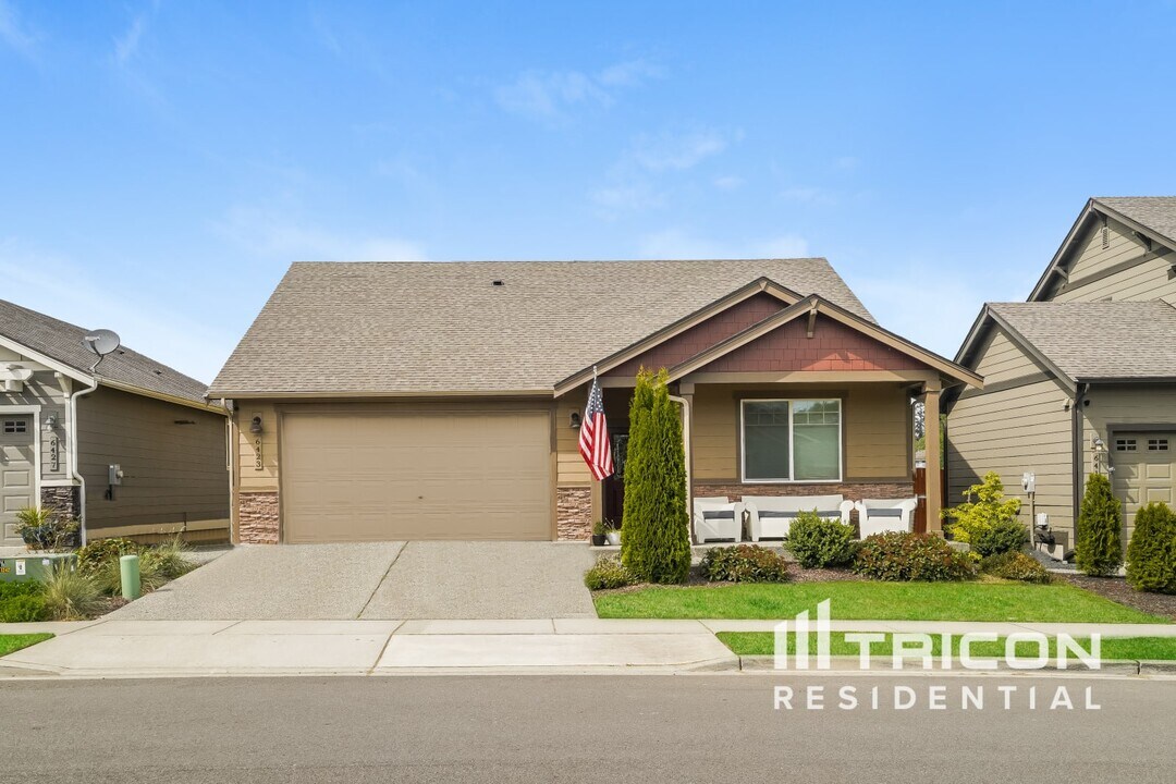 6423 278th St NW in Stanwood, WA - Building Photo