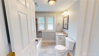 2228 Wayne Ave in Dayton, OH - Foto de edificio - Building Photo