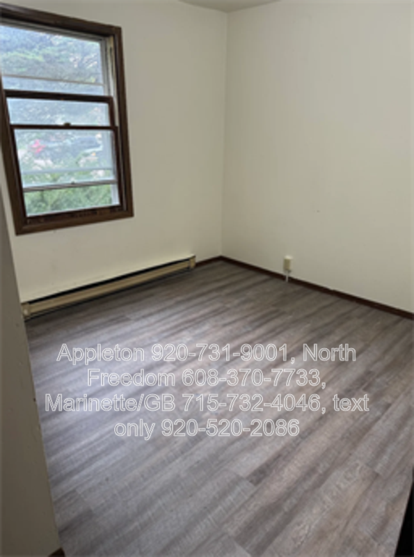 10 Cottage Row in Marinette, WI - Building Photo - Building Photo