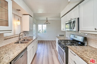 12129 Beverly Blvd in Whittier, CA - Building Photo - Building Photo