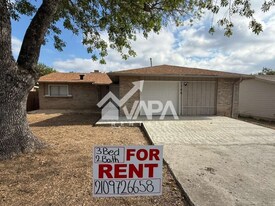 106 Meadow Hill in Converse, TX - Building Photo