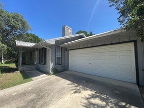 1640 Lonesome in Canyon Lake, TX - Building Photo - Building Photo