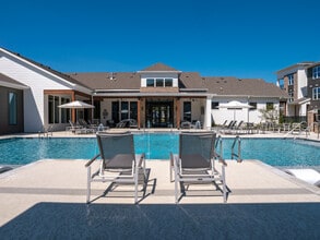 The Waters at Bluebonnet in Baton Rouge, LA - Building Photo - Building Photo