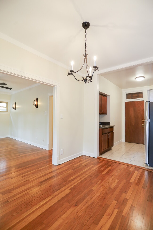 5546 N Magnolia Ave, Unit #1E