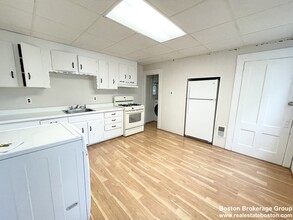 122 Buttonwood St, Unit 1 in Boston, MA - Building Photo - Building Photo