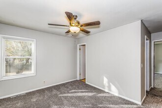 915 N Pinecrest St in Wichita, KS - Building Photo - Building Photo