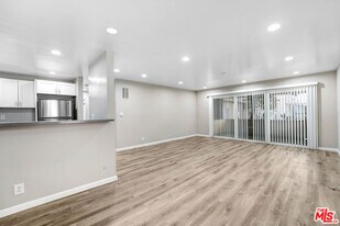 932 Maltman Ave in Los Angeles, CA - Building Photo