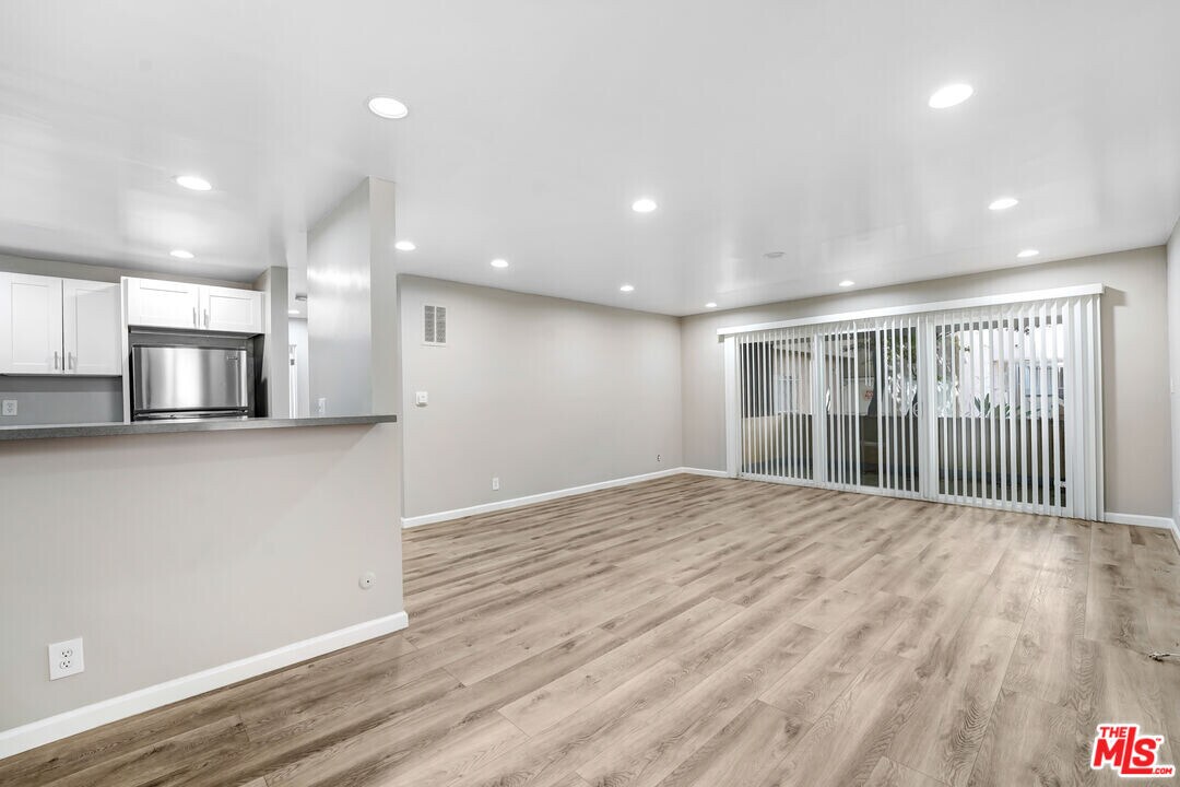 932 Maltman Ave in Los Angeles, CA - Building Photo